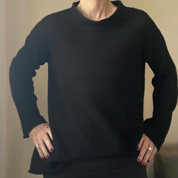 Aspesi Women’s Black Cashmere Turtleneck Sweater - Picture 9 of 12